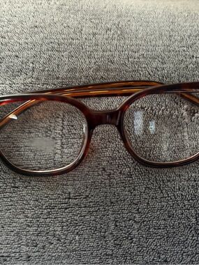 Kate Spade Classic Tortoiseshell Round Readers - one lens is scratched